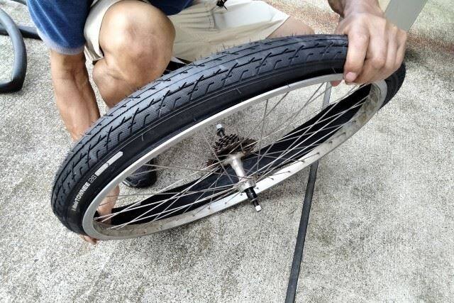 パンクした自転車のタイヤを処分する